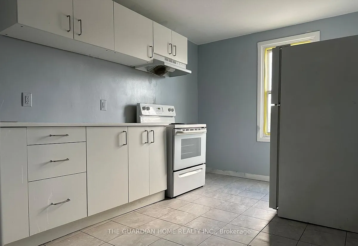 Building Photo - 1525 Barton St E #2