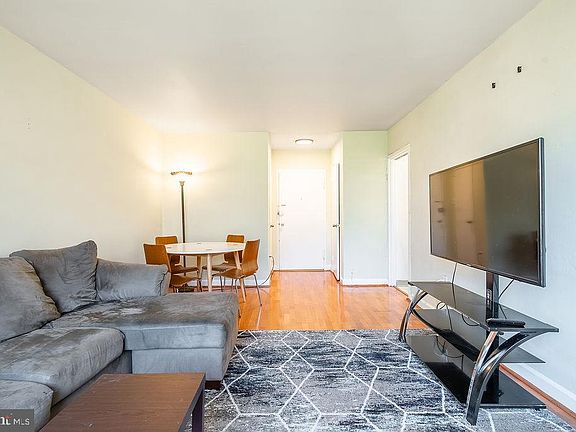 4th image of 1111 Arlington Blvd APT 808