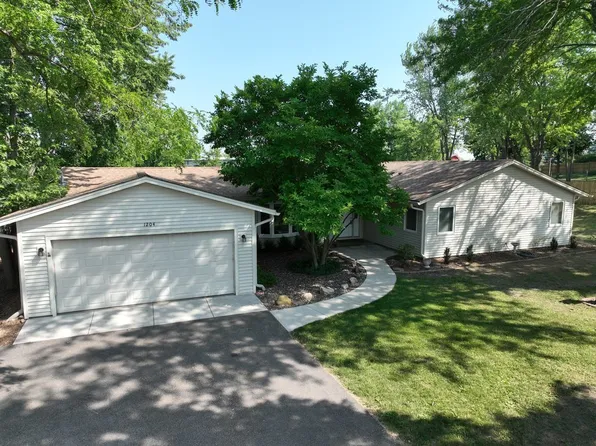1204 S Crystal Lake Rd, McHenry, IL 60050