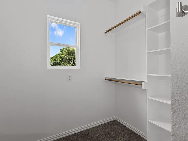 3329 Eastland St — Photo 24