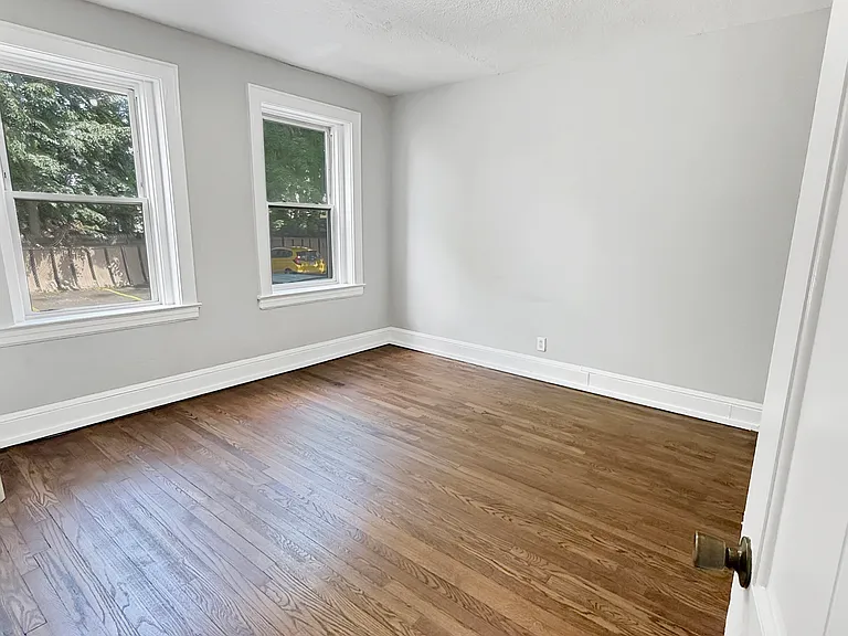 20-22 Lincoln St #3 — Photo 6