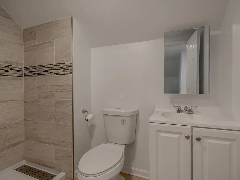 231 Broadway St — Photo 25