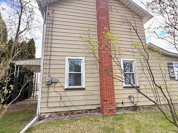 5th image of 2720 River Rd