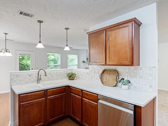5th image of 543 Creek Oak Dr