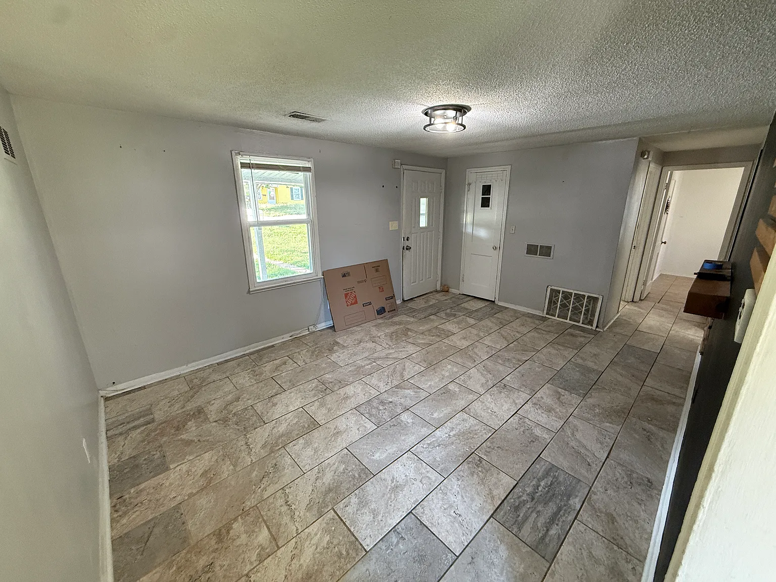 3 bed, 1042 sqft, $1,595 — Photo 4