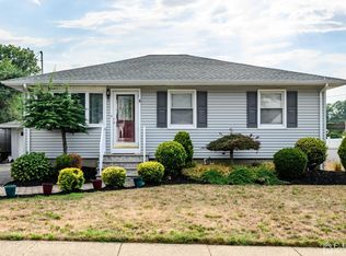 56 Beech St, Edison, NJ 08817