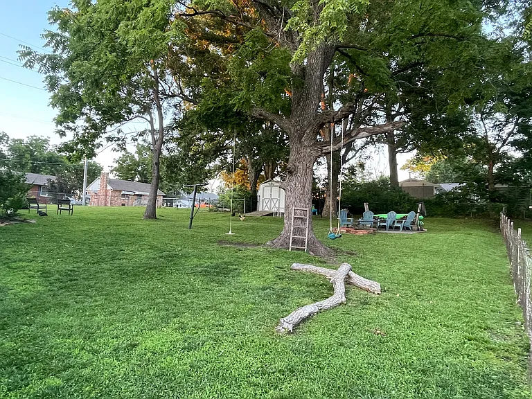110 E Russell Ave — Photo 11