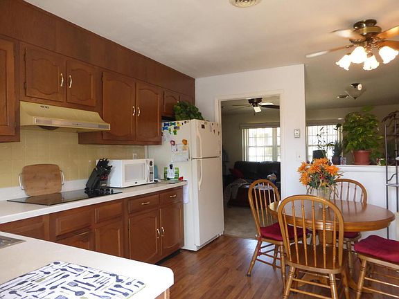 5th image of 15D Edinburgh Ln #D
