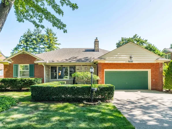 520 Hampton Rd, Grosse Pointe Woods, MI 48236