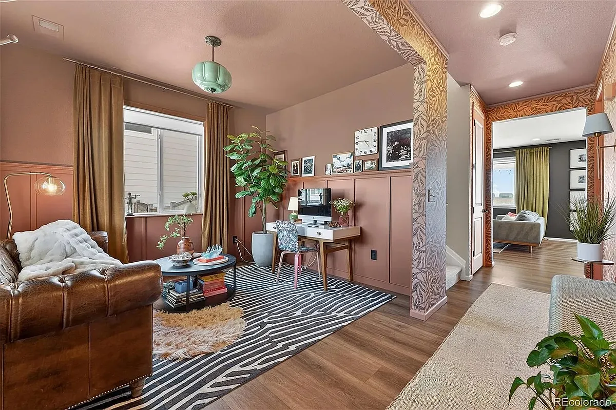 Building Photo - 949 N Undergrove Way