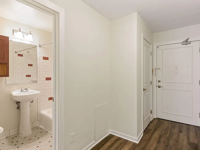 Emerson Flats — Photo 18