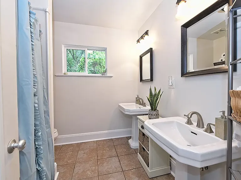 1118 Skyview Rd — Photo 8