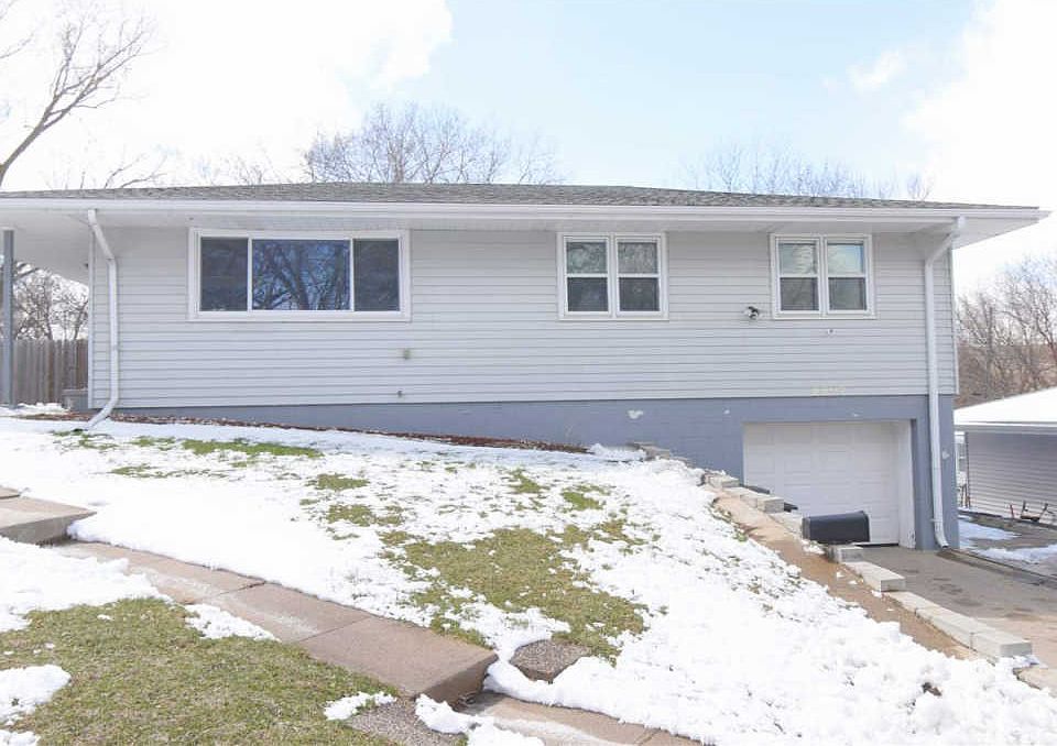 1st image of 2207 Helmer St