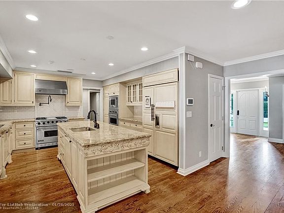 5th image of 2841 NE 38th St