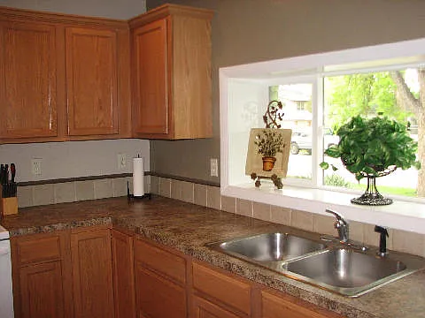 Kitchen - 703 W Rossi St