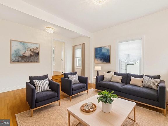 3rd image of 2034 S Shirlington Rd