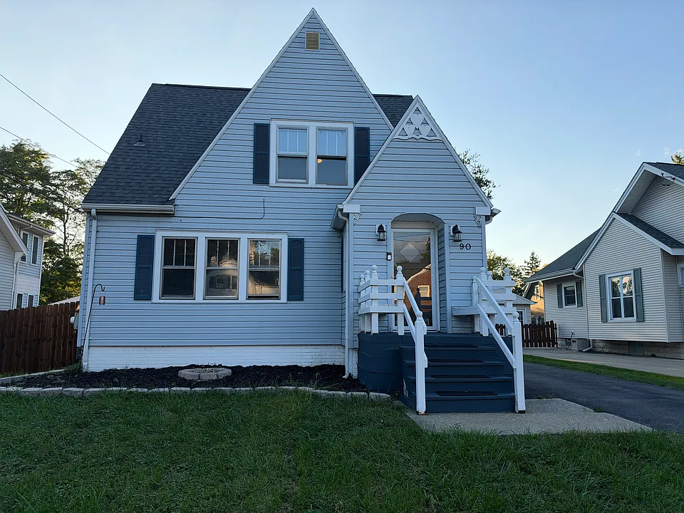 90 Court St