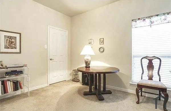 4 bed, 2243 sqft, $2,700 — Photo 4
