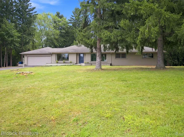 1519 Groton Rd, Bloomfield Hills, MI 48302