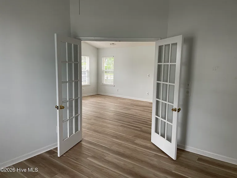 480 Saltaire Dr SW — Photo 18