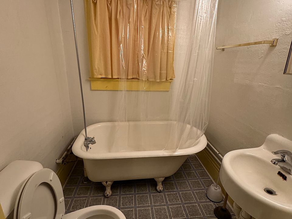 2nd image of 538 Spring St #2
