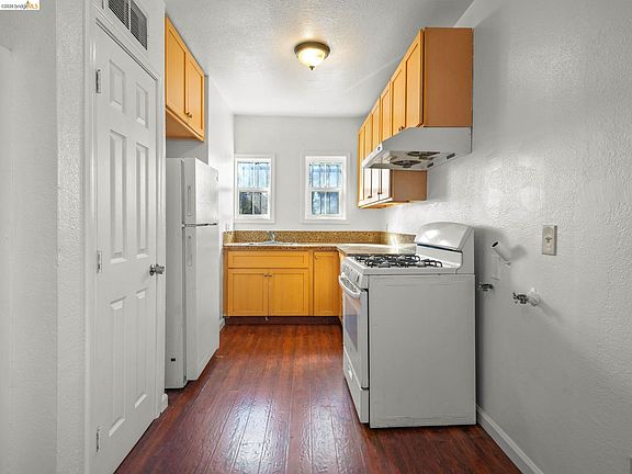 2nd image of 400 Bissell Ave #402