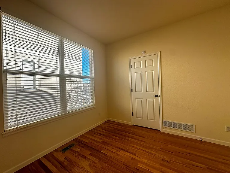 7856 Stonedale Dr — Photo 24