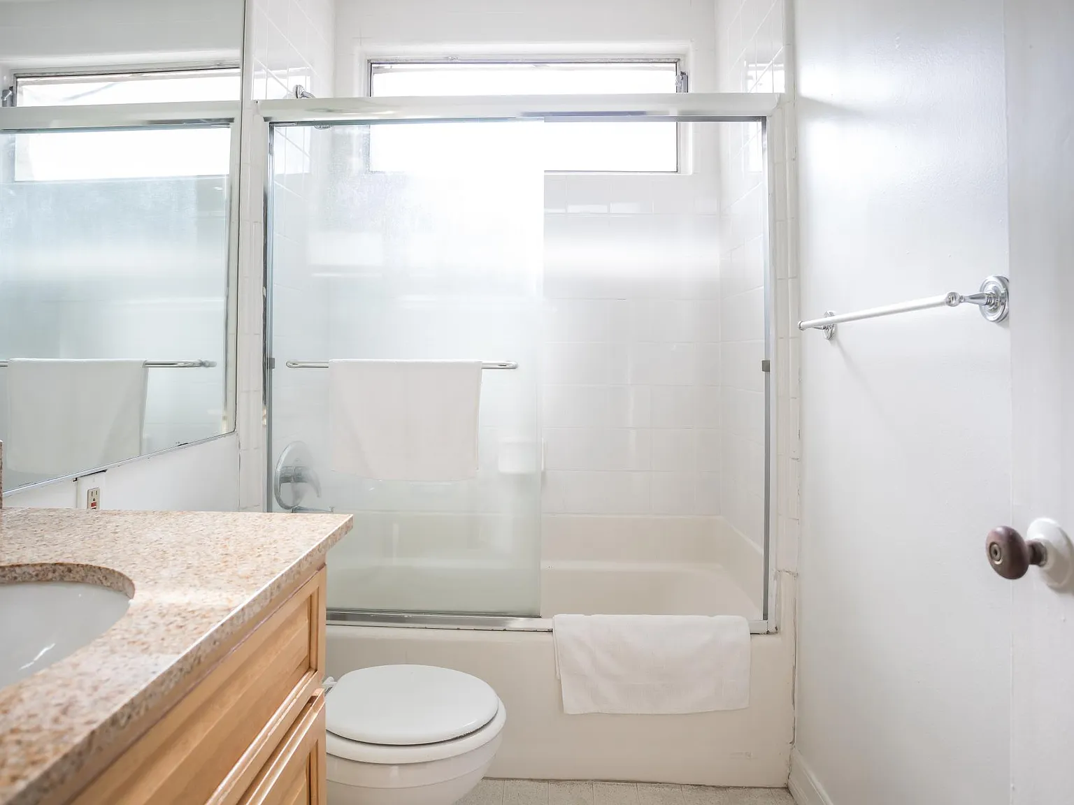 3 bed, 1.5 bath, 1200 sqft, $4,095 — Photo 4