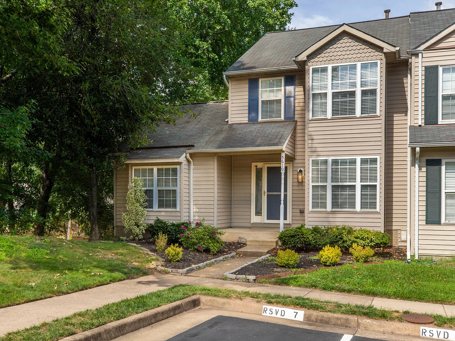 3 bed, 2368 sqft, $3,300 — Photo 1