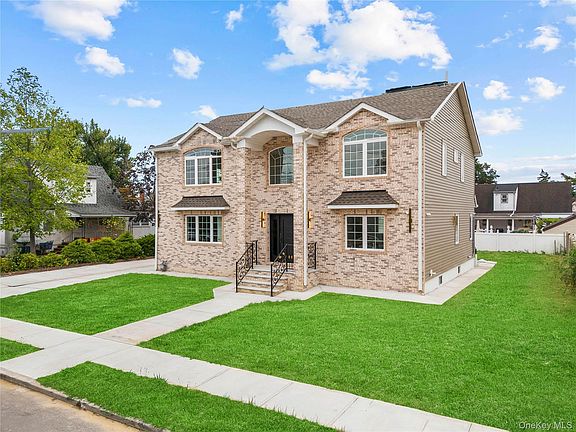 3rd image of 311 Lyon Street