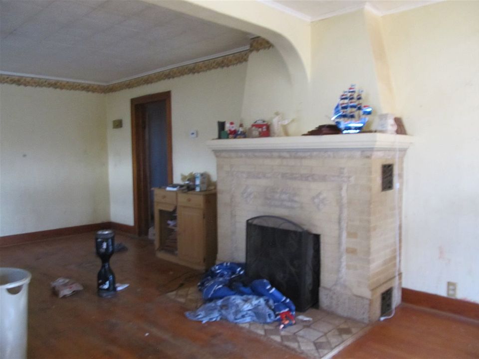 2nd image of 223 N 2nd St