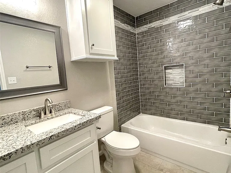 321 Petunia St — Photo 8