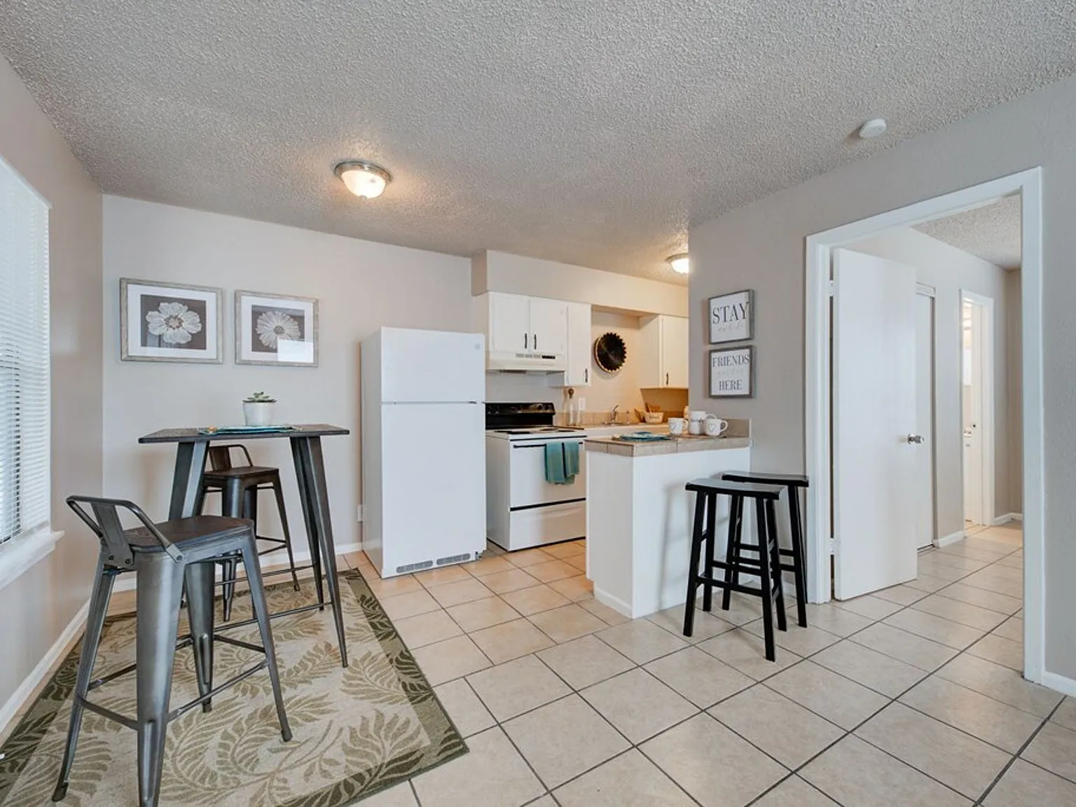 SOUTH PARK APARTMENTS — Photo 1