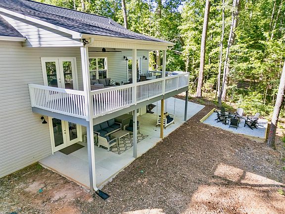 The spacious backyard features a flat lot extending all the way to the dock, offering plenty of room for outdoor games and play. Enjoy provided activities like corn hole, ladder golf, giant Connect 4, and axe throwing for endless fun and entertainment.