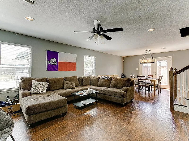 5 bed, 4.0 bath, 2000 sqft, $5,300 — Photo 3