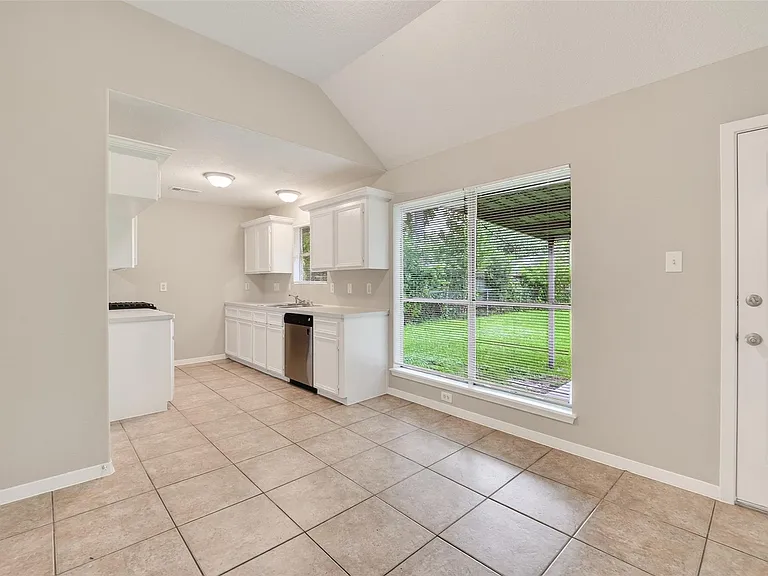 7429 Elbridge Ln — Photo 12