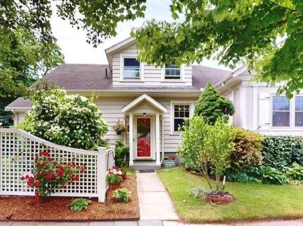 130 Grace St, Cranston, RI 02910