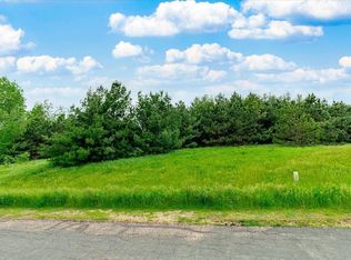 904 Alex Ln, Hudson, WI 54016