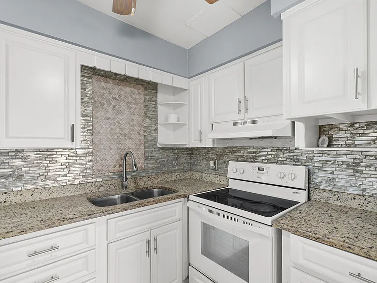522 Florida Ave — Photo 9