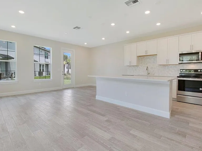 1875 SE Ocean Cove Way — Photo 5