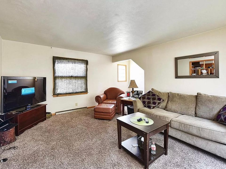 Spacious living room