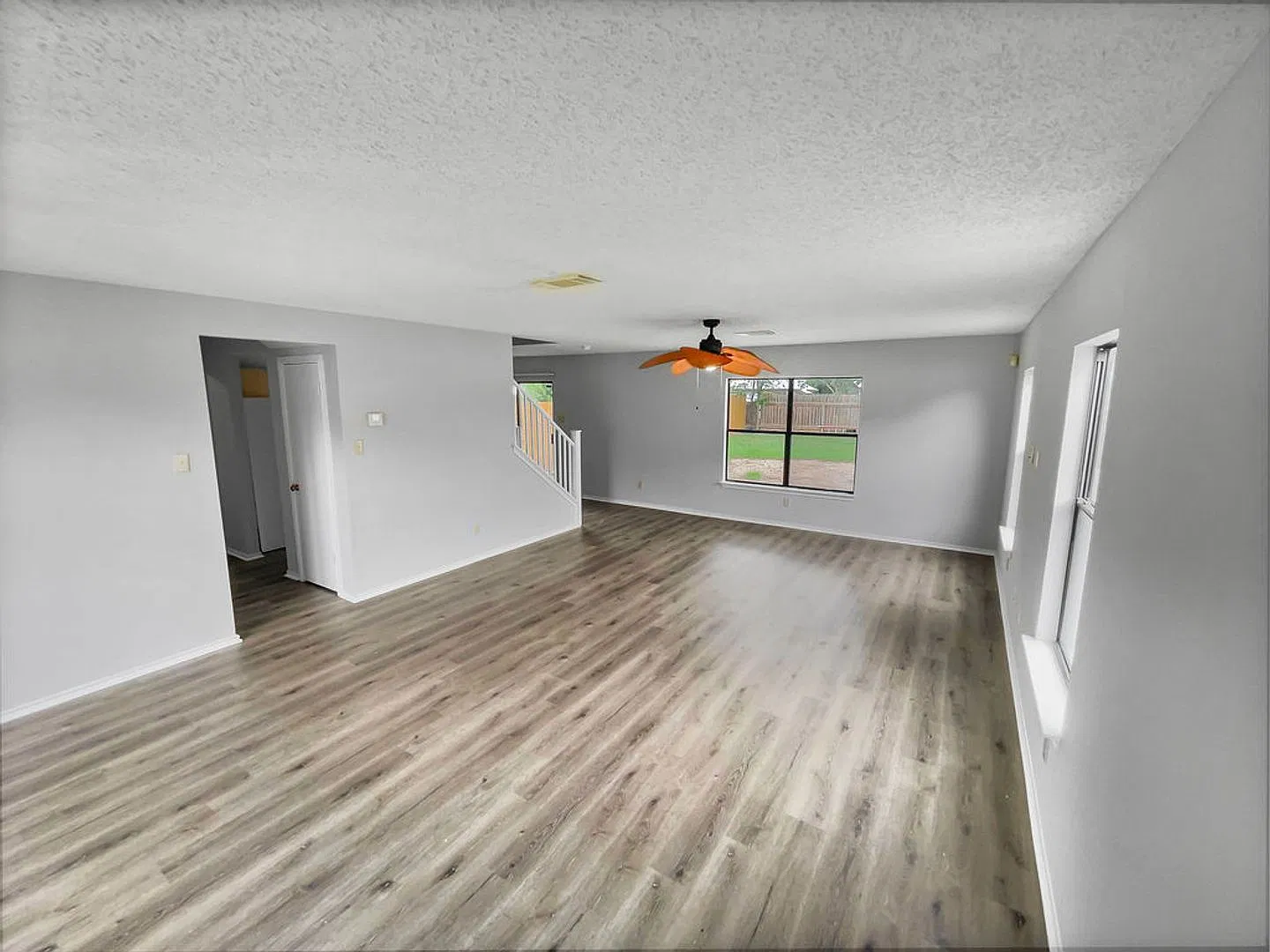 Bright & Spacious 3BR Home with Open-Concept Living — Photo 3