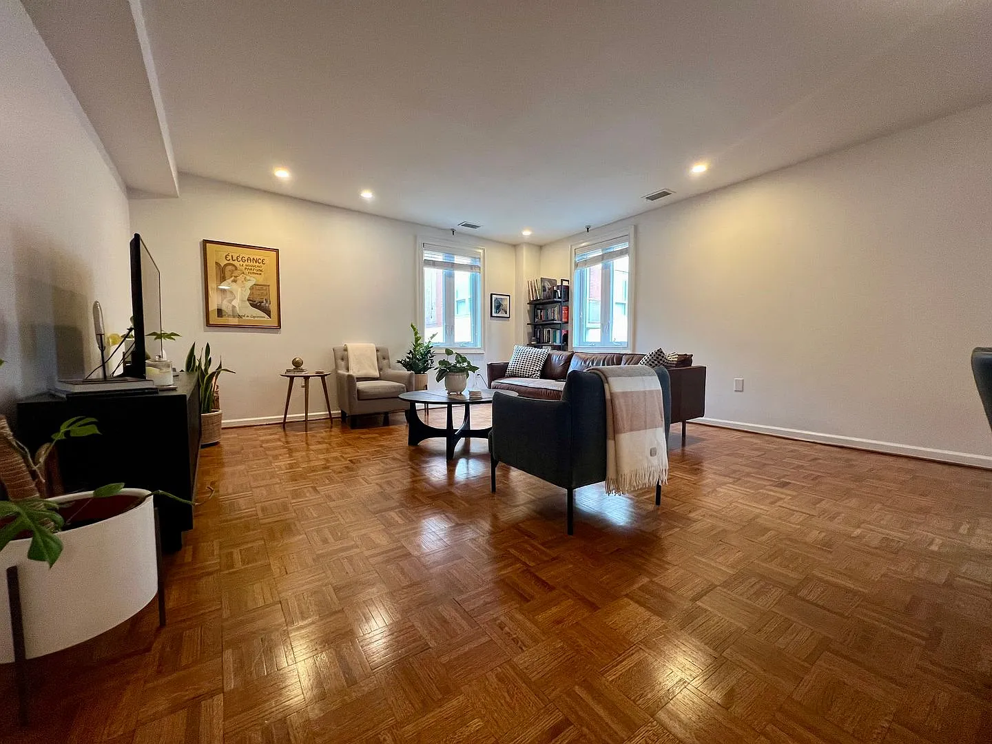 Gorgeous 2-Bed/2-Bath Condo in the Heart of Old City! Available August 1st! — Photo 2