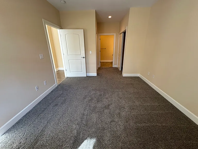 Dockside Village Apartments — Photo 57