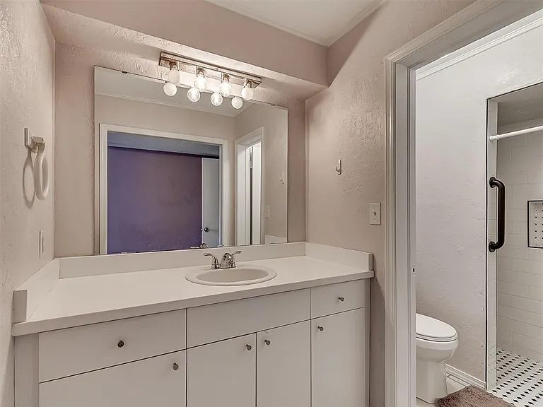 1703 E Lindsey St — Photo 30