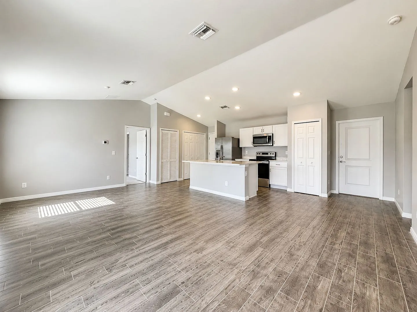 Newer Home for Rent Enjoy the Florida Lifestyle You've Been Dreaming Of! — Photo 3
