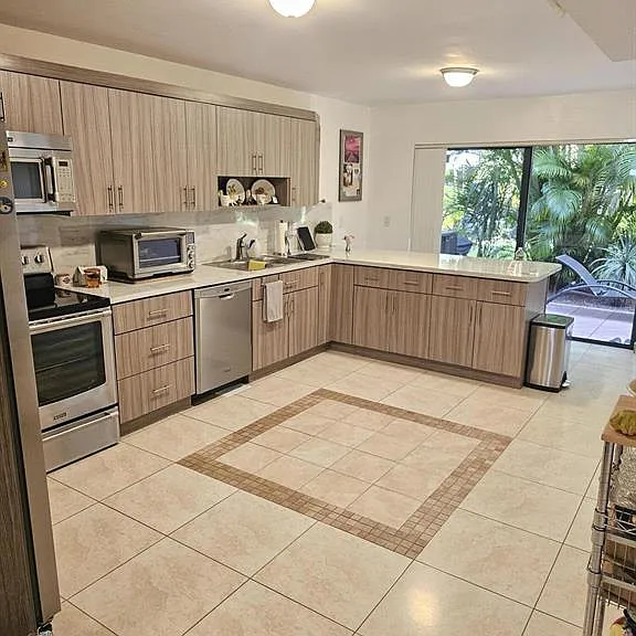 1412 SW 110th Way — Photo 2