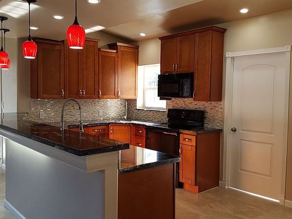 5th image of 411 E Dayton Cir