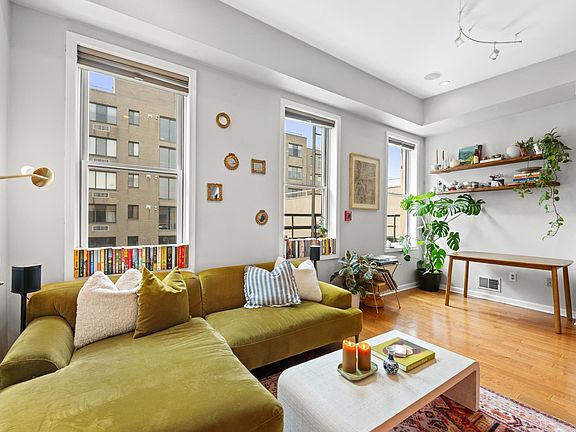 4th image of 307 1st St APT 4