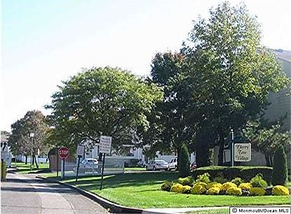 1st image of 141 Clubhouse Dr
